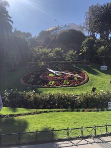 Reloj de Flores, a giant functioning clock made from red and green flowers