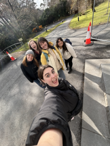 A 0.5 selfie of the Ireland 2024 roommates plus a new friend. 