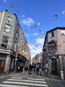 a view of the street 