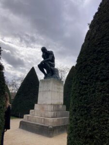 Image of the Thinker statue in the gardens of Musée Rodin