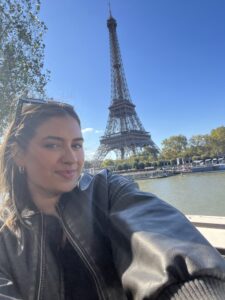 Girl standing in front of the Eiffel Tower