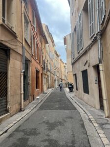 Street in downtown Aix, with brown buildings on either side
