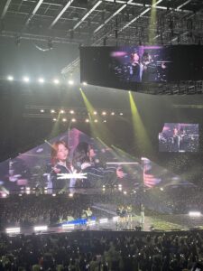 Le Sserafim saying bye to fans after concert