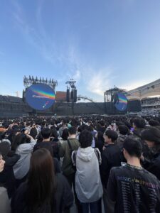 Audience preparation for Coldplay concert