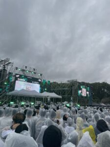 SKKU students standing in the rain preparing for the festival to start